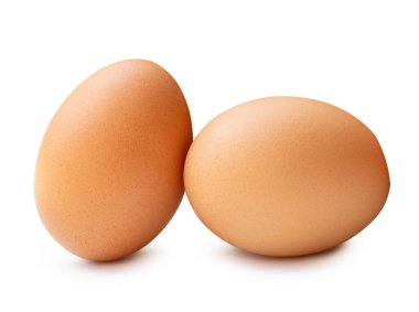 Yığınla taze kahverengi tavuk yumurtası beyaz arka planda kırpma yolu ile izole edilir..