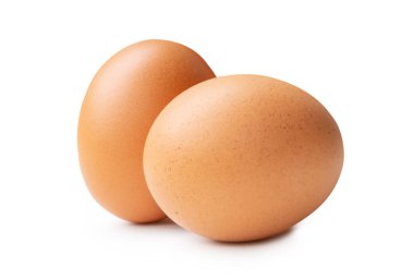 Yığındaki iki taze kahverengi tavuk yumurtasının yan görünümü png dosya biçiminde kırpma yolu ile beyaz arkaplanda izole edilmiştir.