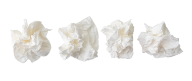 Üst görünüm kümesi png dosya biçiminde kırpma yolu ile izole edilmiş vida veya buruşmuş beyaz kağıt top