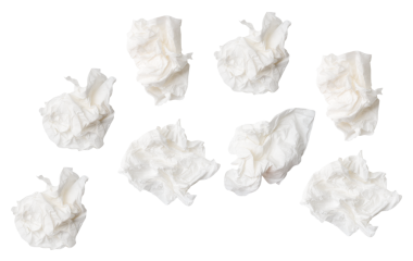 Üst görünüm kümesi png dosya biçiminde kırpma yolu ile izole edilmiş vida veya buruşmuş beyaz kağıt top