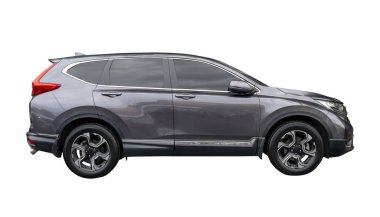 Zarif gri SUV spor arabasının yan görünümü kırpma yolu ile beyaz arkaplanda izole edilmiştir.
