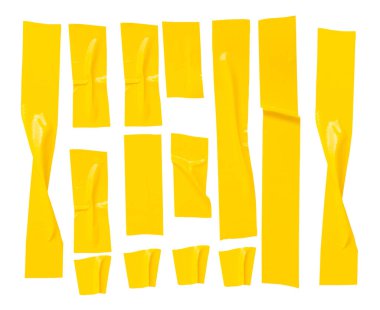 Kırışık ya da buruşuk sarı yapıştırıcı bant ya da şerit şeklinde kumaş bantların üst görünümü kırpma yolu ile beyaz arkaplanda izole edilmiştir..