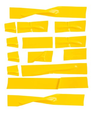 Kırışık ya da buruşuk sarı yapıştırıcı bant ya da şerit şeklinde kumaş bantların üst görünümü kırpma yolu ile beyaz arkaplanda izole edilmiştir..