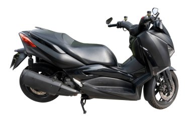 Güçlü ve güzel siyah şehir motosiklet veya motosiklet yan görünümü kırpma yolu ile beyaz arka planda izole edilir.