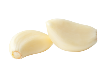 Yığındaki soyulmuş sarımsak karanfillerinin yan görünümü png dosya biçiminde kırpma yolu ile izole edilmiştir.