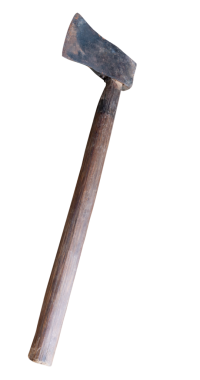 Kahverengi ahşap saplı eski paslı gri balta png dosya biçiminde kırpma yolu ile izole edilmiştir.