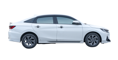 Beyaz spor sedan aracın yan görünümü png dosya biçiminde kırpma yolu ile izole edilmiştir.