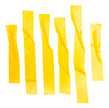 Kırışık veya buruşuk sarı yapıştırıcı bant veya şerit şeklinde kumaş bantların üst görünümü png dosya biçiminde kırpma yolu ile izole edilir.