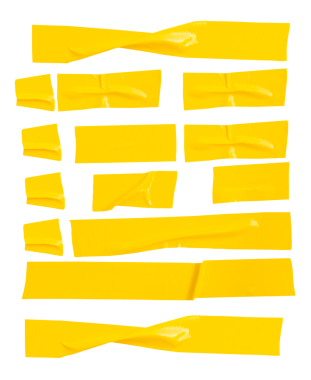 Kırışık veya buruşuk sarı yapıştırıcı bant veya şerit şeklinde kumaş bantların üst görünümü png dosya biçiminde kırpma yolu ile izole edilir.