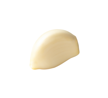 Soyulmuş sarımsak karanfilinin yan görünümü png dosya biçiminde kırpma yolu ile izole edilmiştir.