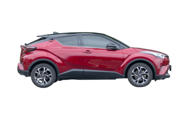 Kırmızı hatchback arabasının yan görünümü png dosya biçiminde kırpma yolu ile izole edilmiştir.