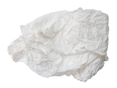 Kullanımdan sonra beyaz buruşmuş kağıt topun üst görünümü kırpma yolu ile beyaz arkaplanda izole edilir.