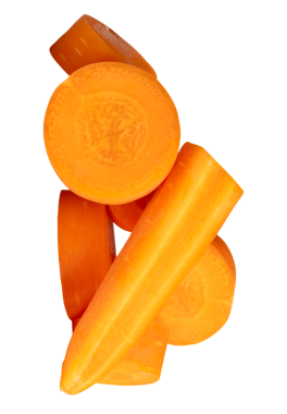 Turuncu havuç dilimlerinin ya da yığın içindeki parçaların üst görünümü png dosya biçiminde kırpma yolu ile izole edilir.