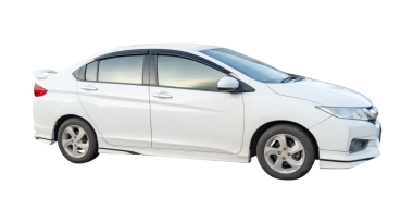 Beyaz spor sedan aracın yan görünümü png dosya biçiminde kırpma yolu ile izole edilmiştir.