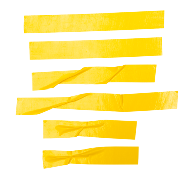 Kırışık veya buruşuk sarı yapıştırıcı bant veya şerit şeklinde kumaş bantların üst görünümü png dosya biçiminde kırpma yolu ile izole edilir.