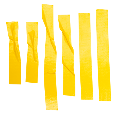 Kırışık veya buruşuk sarı yapıştırıcı bant veya şerit şeklinde kumaş bantların üst görünümü png dosya biçiminde kırpma yolu ile izole edilir.
