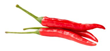Yığınla taze kırmızı biber veya kırmızı biber üst görünümü kırpma yolu ile beyaz arka planda izole edilir..