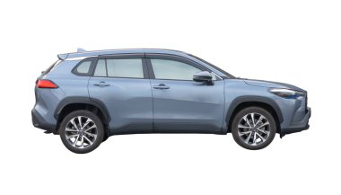 Mini ya da küçük açık mavi spor hatchback arabasının yan görüntüsü kırpma yolu ile beyaz arka planda izole edilmiştir..