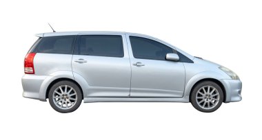 Gümüş renkli orta boy hatchback araba yan görünümü kırpma yolu ile beyaz arka planda izole edilir.