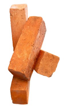 Üst üste dört eski kırmızı ya da turuncu tuğla kırpma yolu ile beyaz arkaplanda izole edilir.