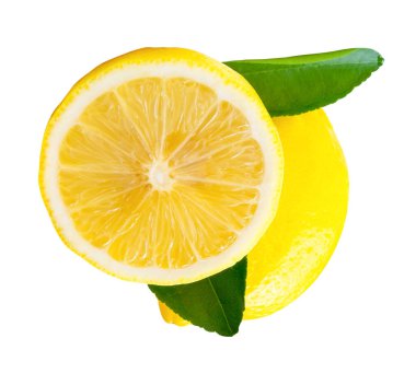 Yeşil yapraklı sarı limon meyvesi üst görünümü kırpma yolu ile beyaz arka planda izole edilir.