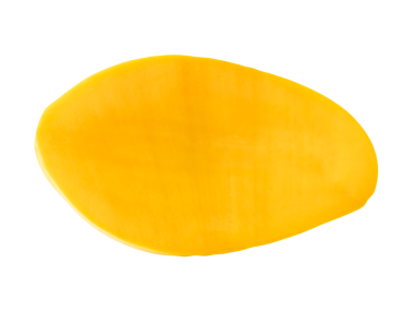 Tek olgun sarı mango yarısı png dosya biçiminde kırpma yolu ile izole edilir.