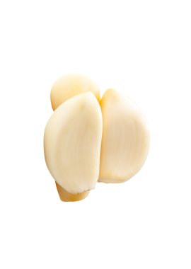 Soyulmuş sarımsak karanfillerinin ya da yığın içindeki parçaların yan görünümü png dosya biçiminde kırpma yolu ile izole edilmiştir.