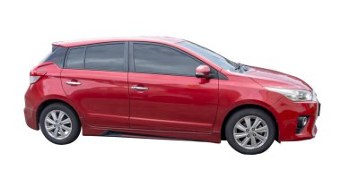 Mini veya küçük kırmızı spor hatchback araba yan görünümü kırpma yolu ile beyaz arka planda izole edilir.