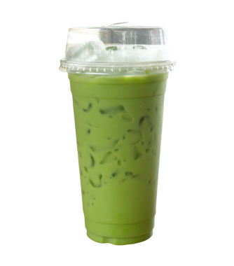 Soğuk kibrit latte yeşil çay Yoğunlaştırılmış süt şeffaf plastik içme bardağı ile izole png dosya biçiminde kırpma yolu ile.