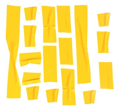 Kırışık ya da buruşuk sarı yapıştırıcı bant ya da şerit şeklinde kumaş bantların üst görünümü kırpma yolu ile beyaz arkaplanda izole edilmiştir..