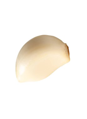 Kabuğu soyulmuş beyaz sarımsak karanfilinin üst görünümü kırpma yolu ile beyaz arkaplanda izole edilir