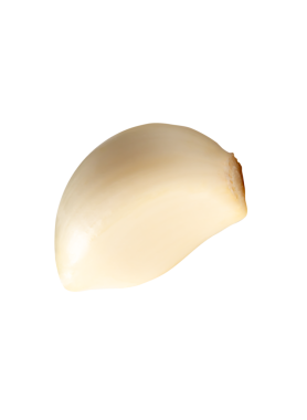 Kabuğu soyulmuş beyaz sarımsak karanfilinin üst görünümü png dosya biçiminde kırpma yolu ile izole edilir.