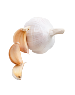 Bir ampulün ve soyulmamış üç sarımsak karanfil veya parçasının yan görünümü png dosya biçiminde kırpma yolu ile izole edilmiştir.