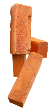 Yığındaki dört çatlamış eski kırmızı veya turuncu tuğla yan görünümü png dosya biçiminde kırpma yolu ile izole edilmiştir.