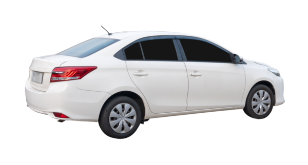 Png dosya biçiminde kırpma yolu ile beyaz spor sedan arabanın sağ kenar görünümü ve arka görünümü izole edilmiştir.