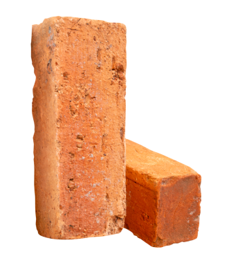 İki eski kırmızı veya turuncu tuğla yan görünümü png dosya biçiminde kırpma yolu ile izole edilir.