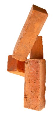 Kırık dört eski kırmızı ya da turuncu tuğlaların yan görünümü kırpma yolu ile beyaz arkaplanda izole edilmiştir.