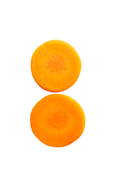 Dairedeki iki turuncu havuç dilimlerinin üst görünümü png dosya biçiminde kırpma yolu ile izole edilir.