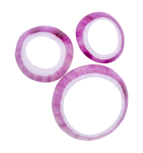 Çember şeklinde dilimler halinde üç taze kırmızı ya da mor soğan halkası üst görünüm kümesi png dosya biçiminde kırpma yolu ile izole edilir.