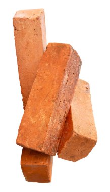 Kırık dört eski kırmızı ya da turuncu tuğlaların yan görünümü kırpma yolu ile beyaz arkaplanda izole edilmiştir.