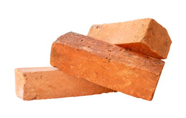 Yığındaki üç çatlamış eski kırmızı veya turuncu tuğla yan görünümü png dosya biçiminde kırpma yolu ile izole edilmiştir.