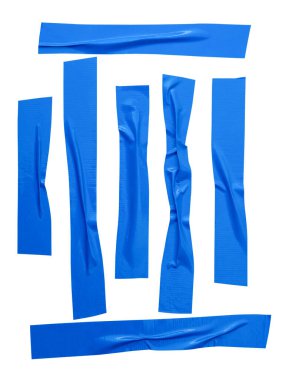 Kırışık veya buruşuk mavi yapıştırıcı bant veya şerit şeklinde kumaş bantların üst görünümü kırpma yolu ile beyaz arkaplanda izole edilir.