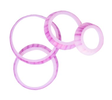 Taze kırmızı ya da mor İspanyol soğan halkalarının ya da yığın halinde dilimlerin üst görünümü kırpma yolu ile beyaz arkaplanda izole edilmiştir..