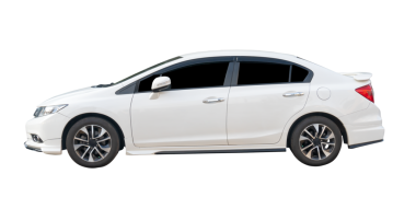 Beyaz spor arabasının sol tarafı png dosya biçiminde kırpma yolu ile izole edilmiştir.