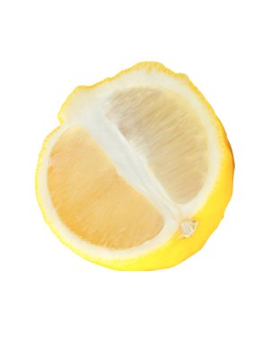 Olgun sarı limon meyvesi veya bir elips veya oval yarım dilimler beyaz arka planda kırpma yolu ile izole edilir.