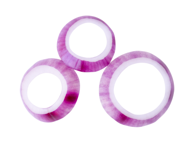 Taze kırmızı ya da mor İspanyol soğan halkalarının ya da yığın içindeki dilimlerin üst görünümü png dosya biçiminde kırpma yolu ile izole edilir.