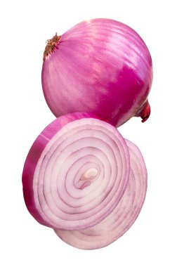 İki soğan dilimli kırmızı ya da mor soğan soğanı soğan soğanı beyaz arka planda kesme yolu ile izole edilir..