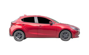 Mini veya küçük kırmızı spor hatchback araba yan görünümü kırpma yolu ile beyaz arka planda izole edilir.