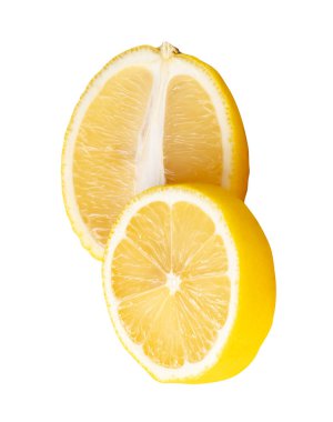 Elips içinde olgun sarı limon meyvesinin üst görünümü yarım ve daire dilimi kırpma yolu ile beyaz arka planda izole edilir.