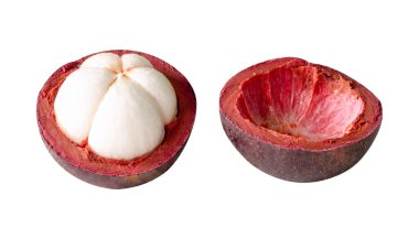 Olgun soyulmuş bir mangosteen beyaz arka planda kırpma yolu ile izole edilir..